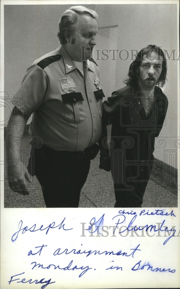 1984 Press Photo Joseph Plumley at arraignment in Bonners Ferry - Historic Images