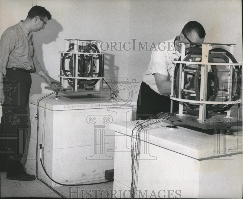 1966 Press Photo Bob Eppley, Bud Odell constantly measure magnetic field-Historic Images