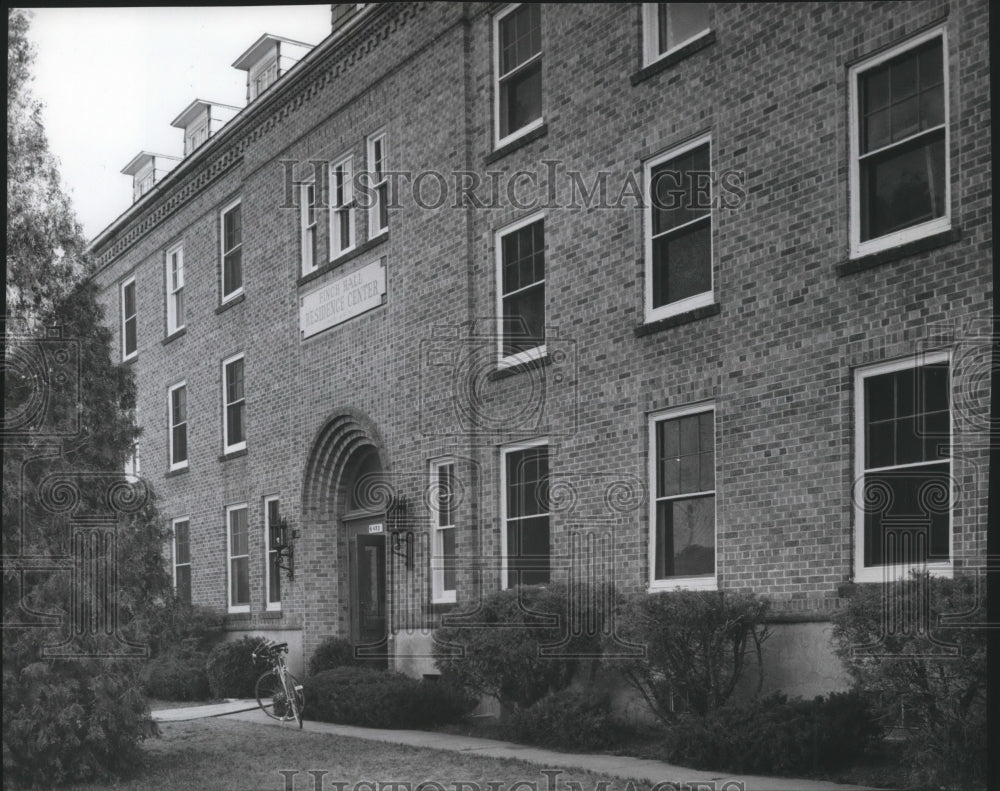1977 Press Photo Finch Hall student nurses dormitory, St Luke&#39;s Hospital-Historic Images