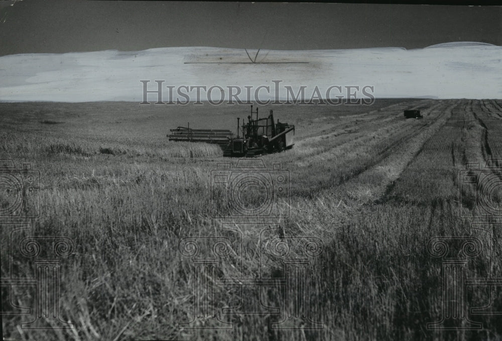 1937 Press Photo Tractor during harvest scene in the 1930s - Historic Images