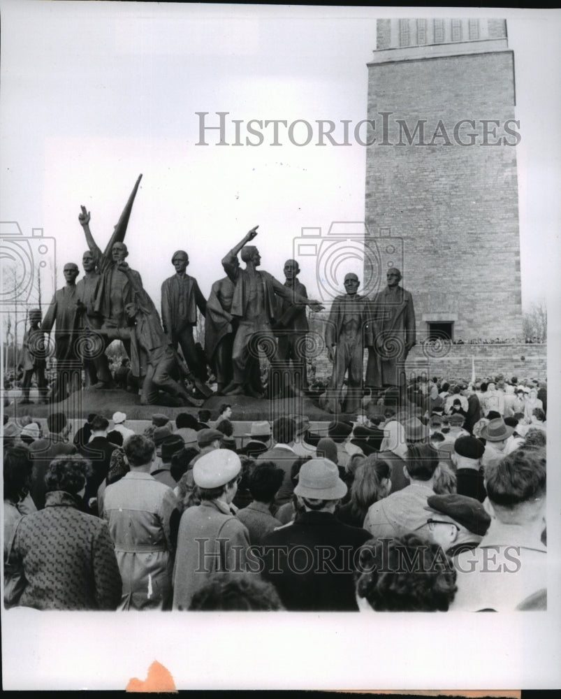 1965 Press Photo Monument- Buchenwald concentration Camp liberation in Germany - Historic Images