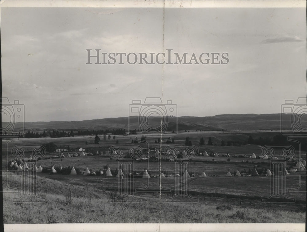 1947 Press Photo The Circle of Indian Hut just at Sun Down - Historic Images