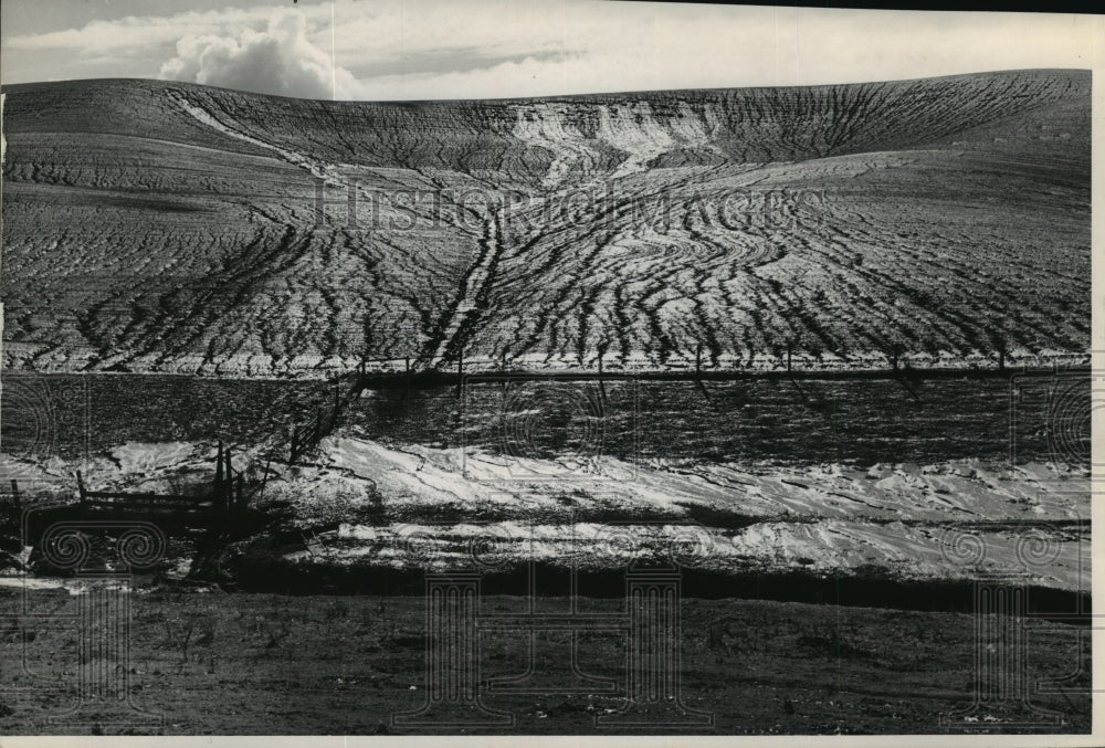Press Photo Soil erosion on the slope of Washington farmland - spa56858 - Historic Images