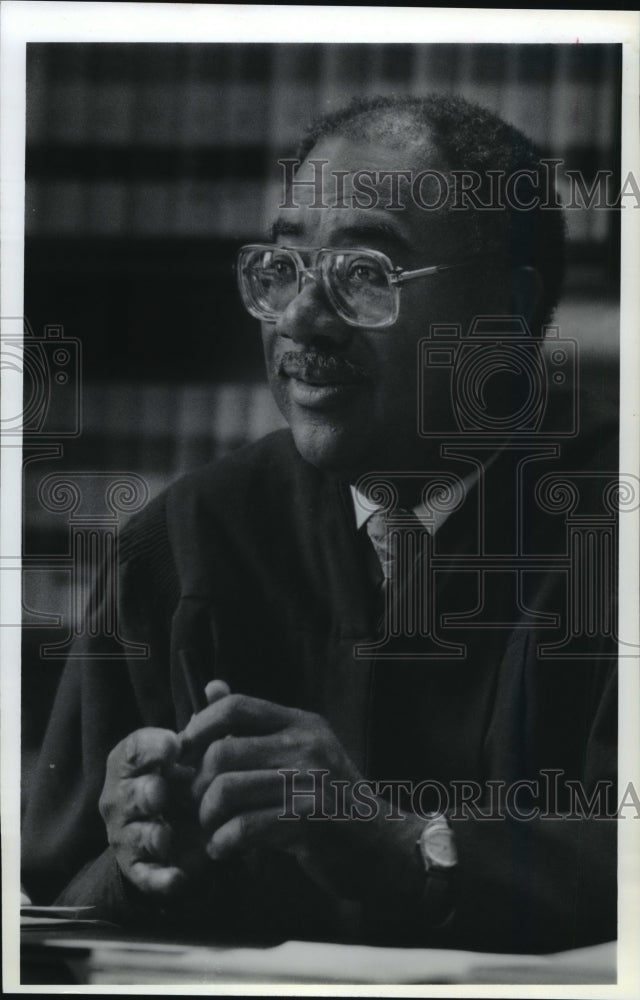 1994 Press Photo Roosevelt Robinson, Multnomah County Circuit Judge. - spa57472 - Historic Images