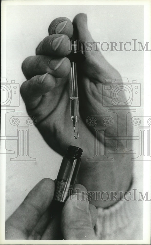 1984 Press Photo Someone testing Medicine. - spa57625 - Historic Images