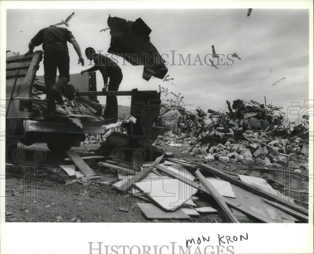 1991 Press Photo Garbage is dumped at the Marshall Landfill. spa5766