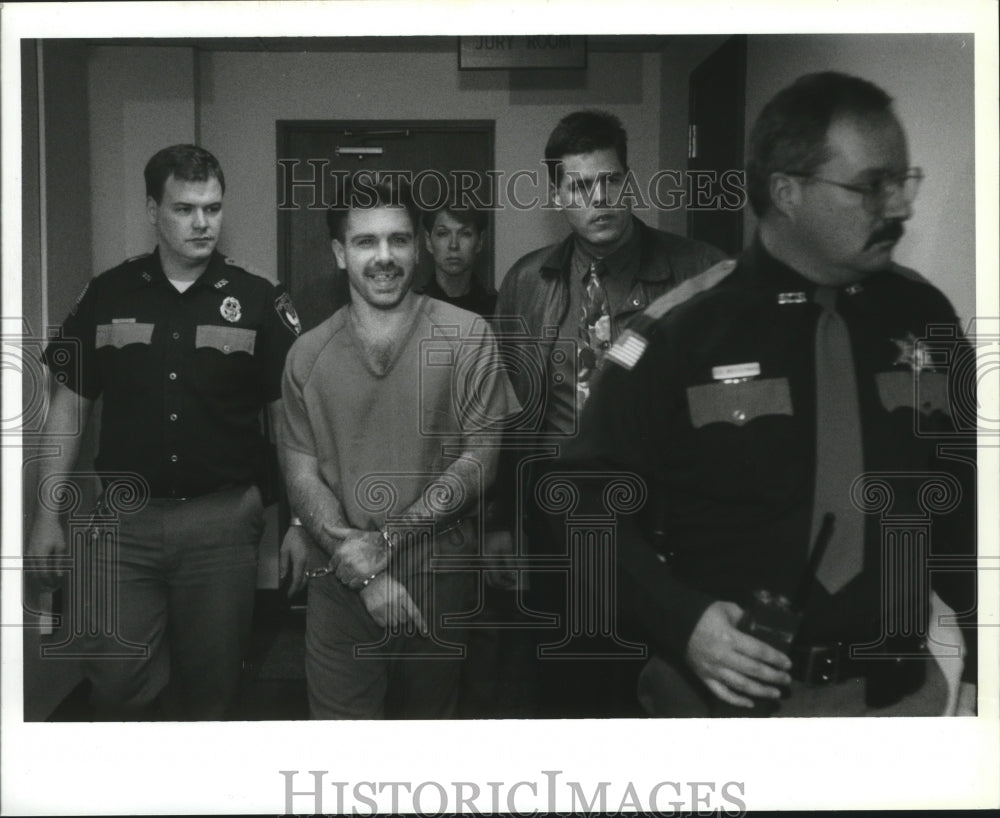 1994 Press Photo Michael Elton Johnson escorted to Stevens County Court. - Historic Images