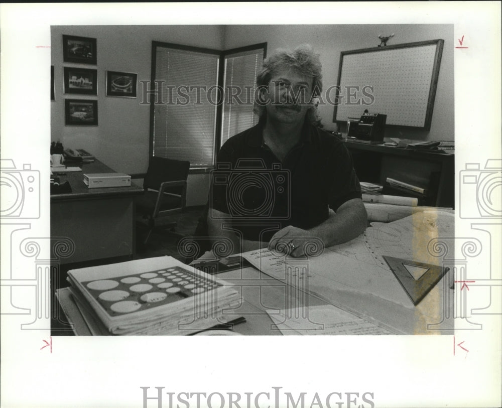 1992 Press Photo Ike Reynolds, System Designer for Premier Sports Marketing Proj - Historic Images