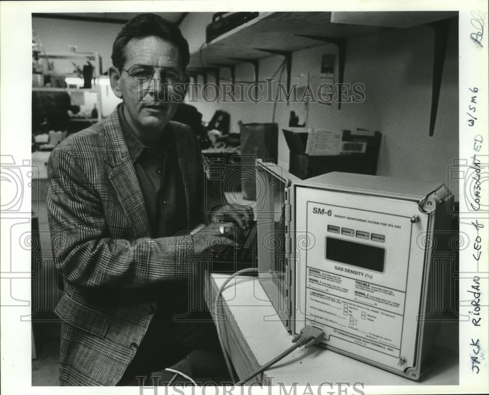 1993 Press Photo Jack Riordan, Consolidated Electronics Chief Executiv ...
