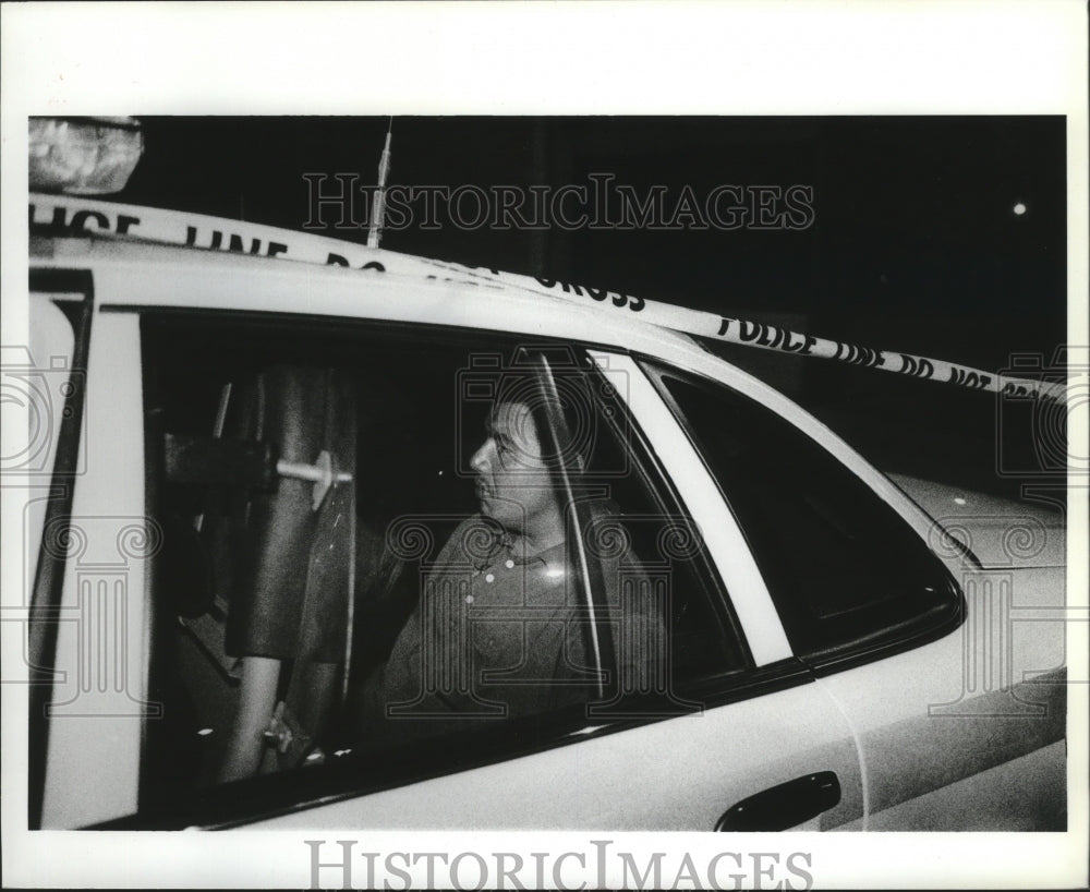 1994 Press Photo Unidentified man arrested for stabbing 2 men- Langham Apartment - Historic Images