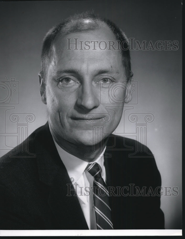 1966 Press Photo Dr. D.E. Knapp, Douglas United Nuclear - Historic Images