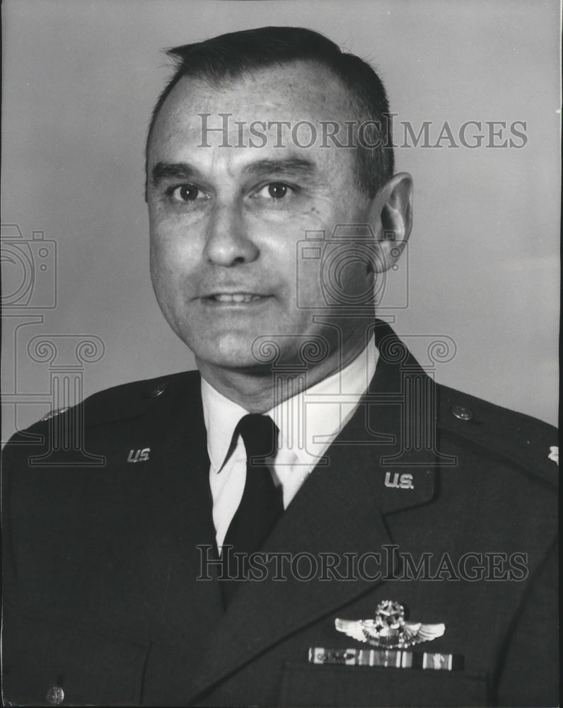 1963 Press Photo Lt. Colonel Robert Fried, commander at Fairchild Air Force Base - Historic Images