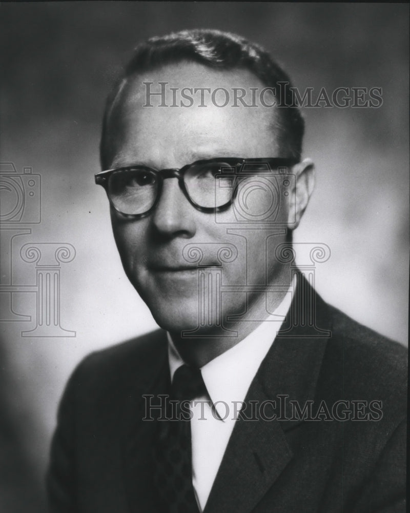 1966 Press Photo Harry D. Glenn of Isochem, Inc., in Hanford - spa58826 - Historic Images