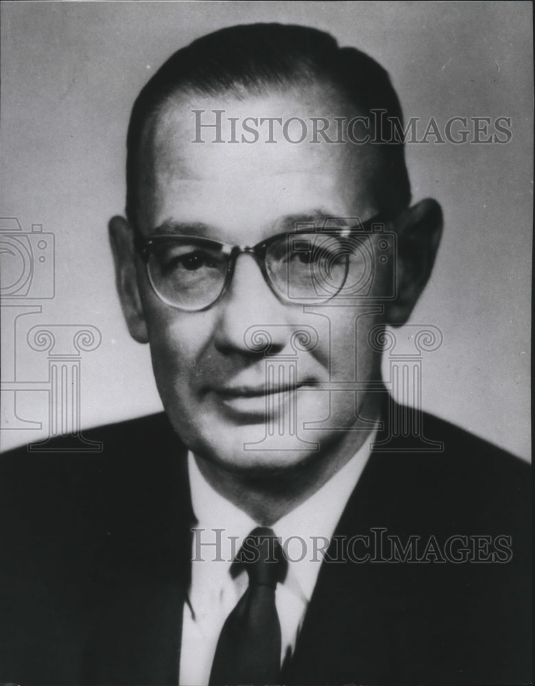 1966 Press Photo Joseph E. Muckley of Isochem, Inc., in Hanford - spa58827 - Historic Images