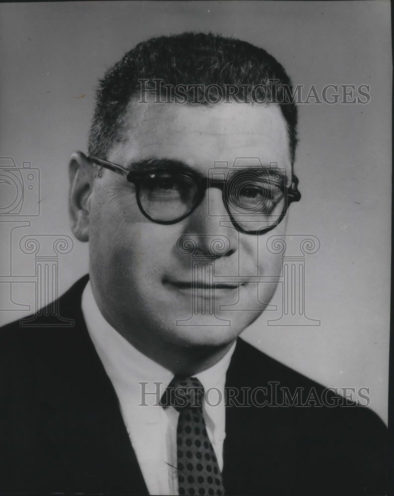 1966 Press Photo Theodore S. Weissman, vice president of the Isochem, Inc., - Historic Images