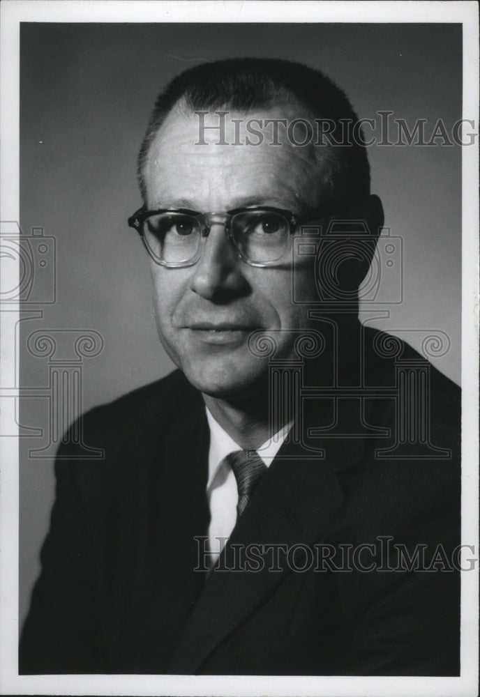 1966 Press Photo Bob Harvey, Isochem Inc. - spa58850 - Historic Images