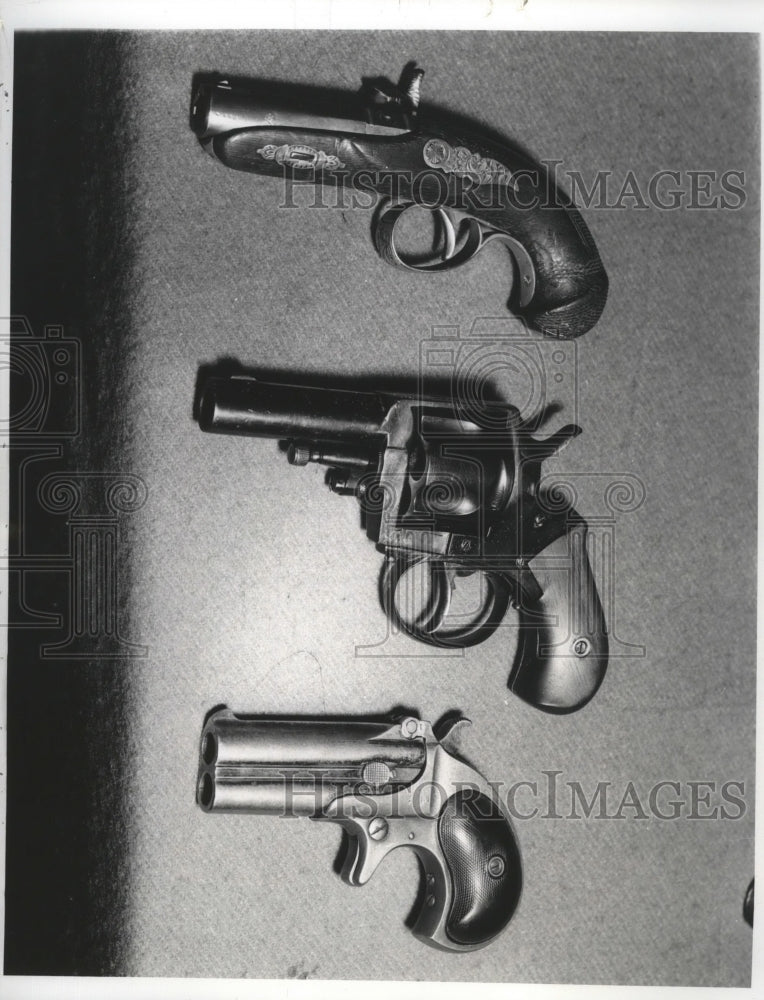 1967 Press Photo British Bulldog and a .41 caliber double-barreled derringer - Historic Images