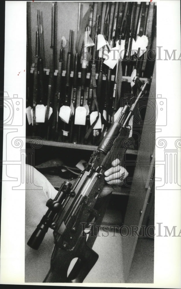 1994 Press Photo Seized MAK-90 riffle found in the home of Douglas Perry - Historic Images