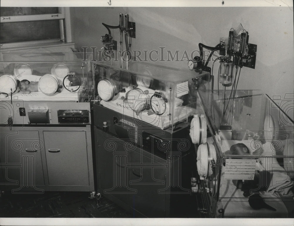 1965 Press Photo Burchardt triplets born at Fairchild Air Force Base Hospital - Historic Images