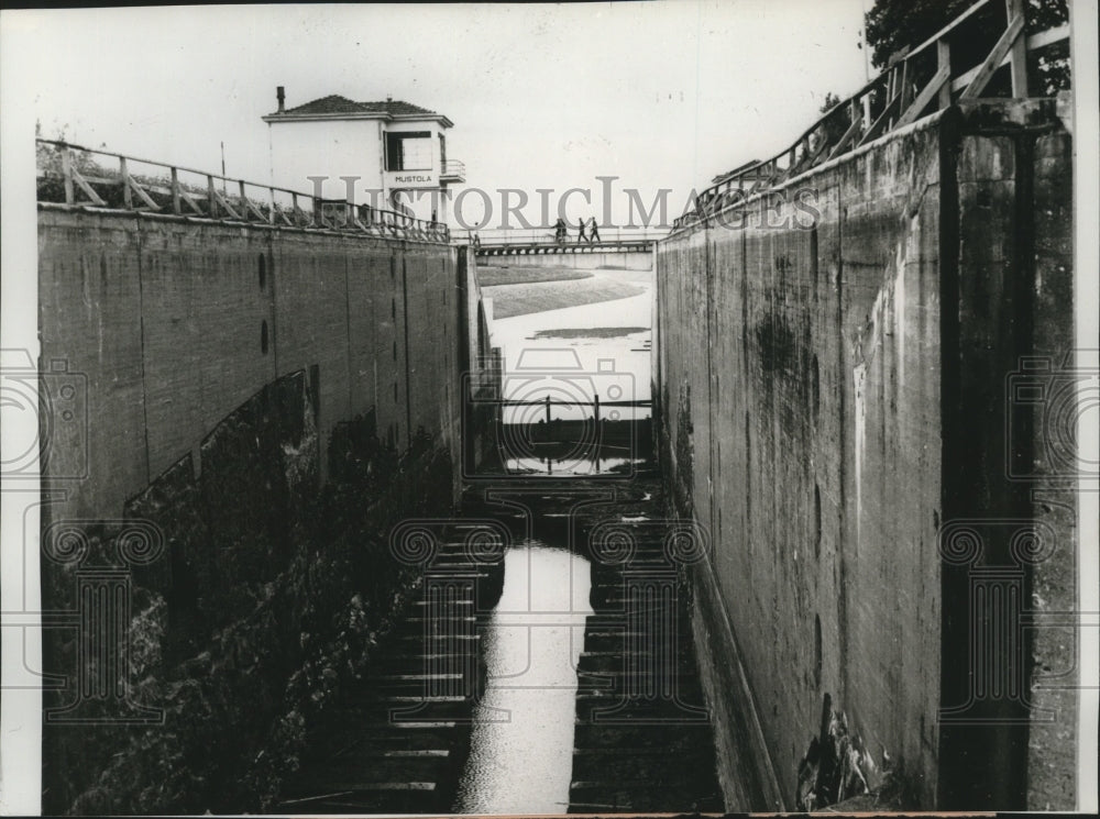 1965 Press Photo Rebuilding of old locks of Saima Canal, Mustola Finland - Historic Images