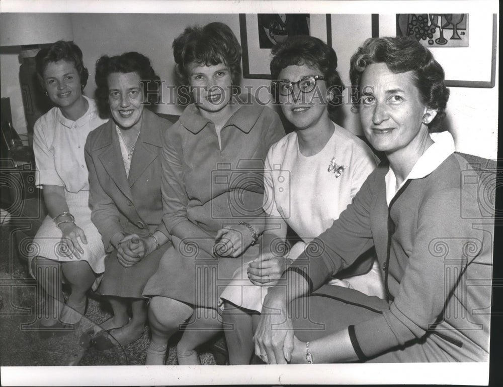 1963 Press Photo Mrs. Richard Morrison, Mrs. Albert Borden-Delta Gamma alumnae - Historic Images
