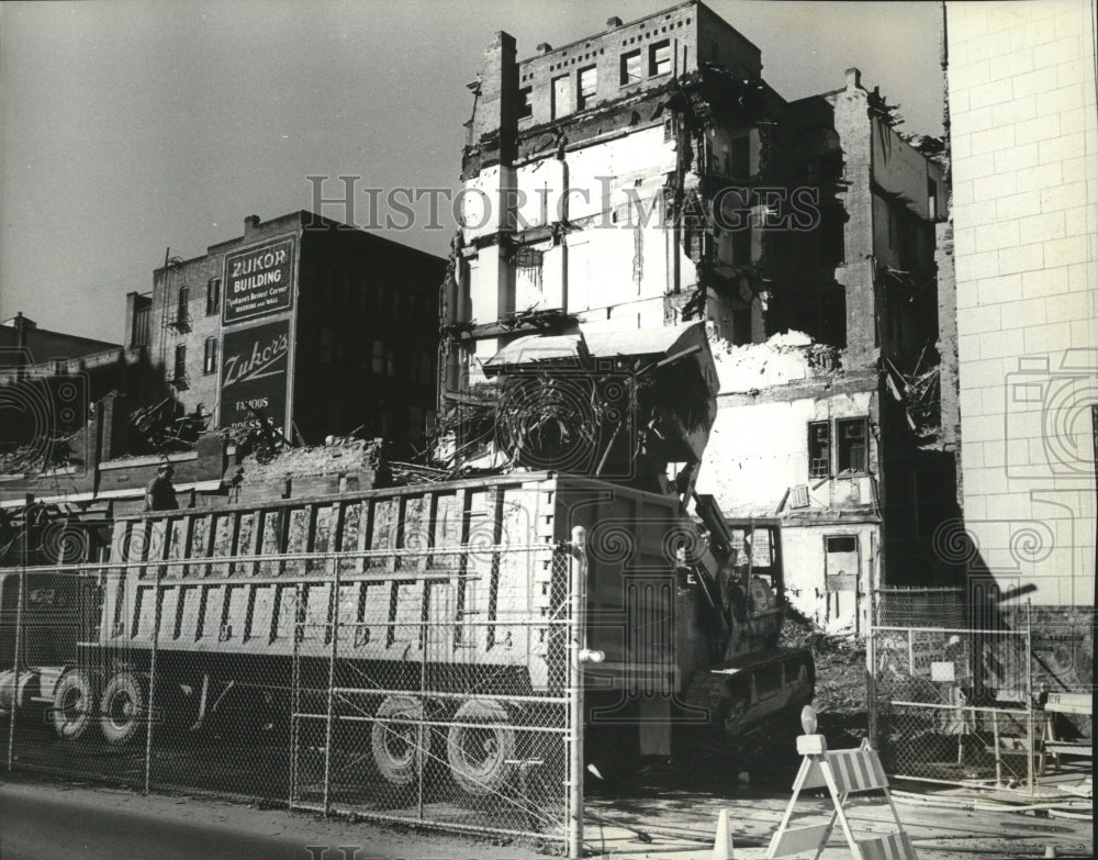 1979 Press Photo Demolition of the Victorian Hotel - spa59974 - Historic Images