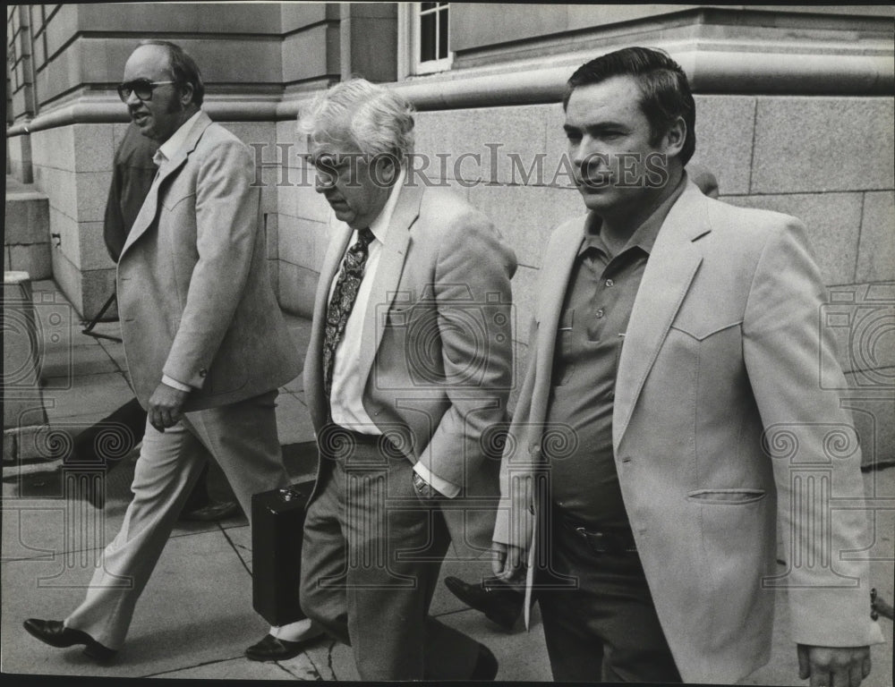 1984 Press Photo Kenneth Hutchinson, Peter Barry Stouch, charged for fraud - Historic Images
