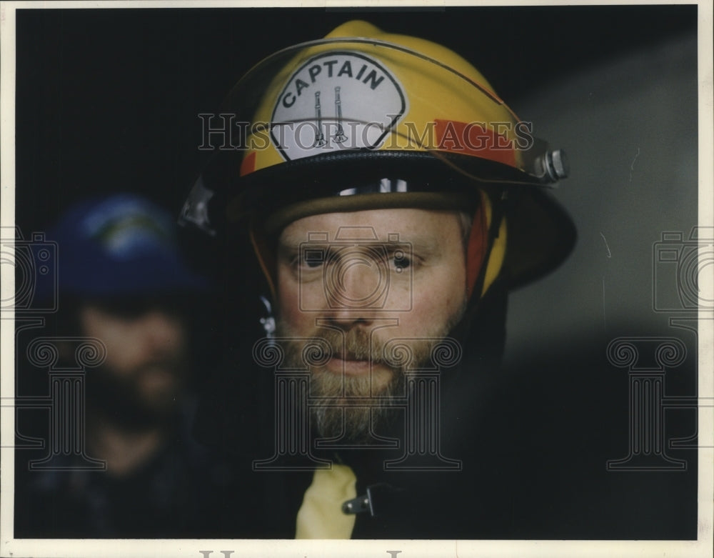 1993 Press Photo Firemen-Lorne Burley, volunteer of Newman Lake Fire D ...