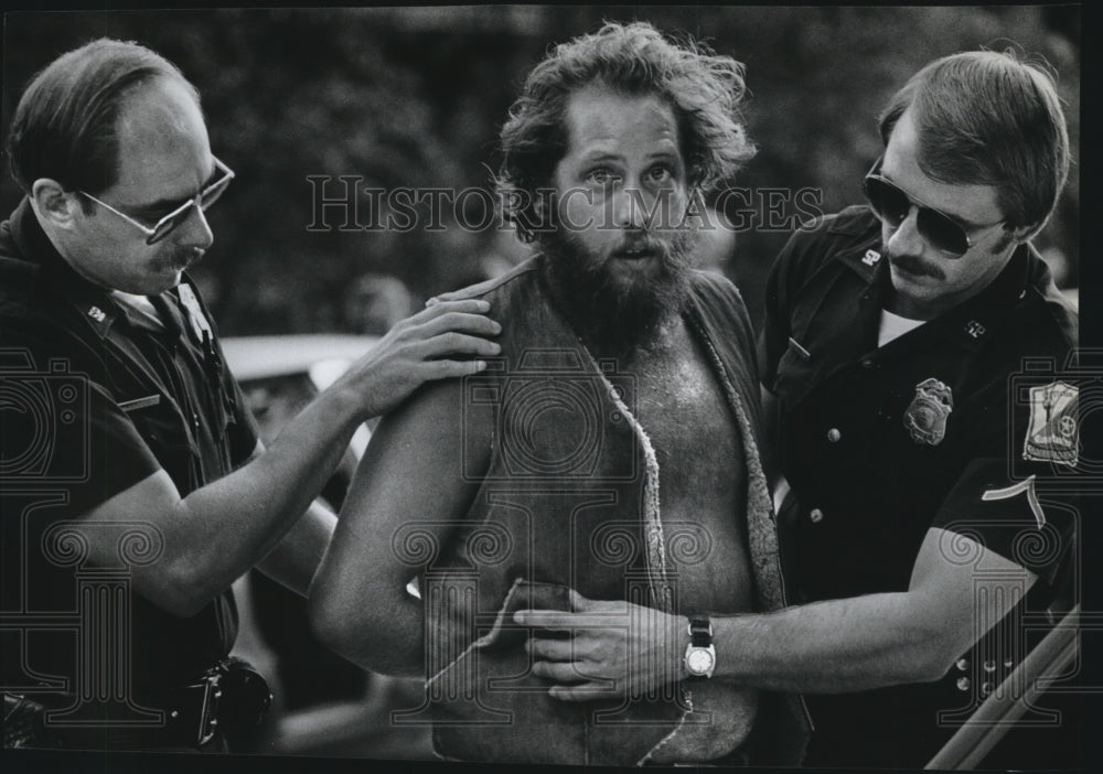 1984 Press Photo La Criminals Michael A. Langland arrested for murder - Historic Images