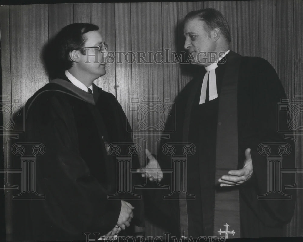 1973 Press Photo Rev. Leroy W. Calbom chats with Rev. Dr. David G. Col ...