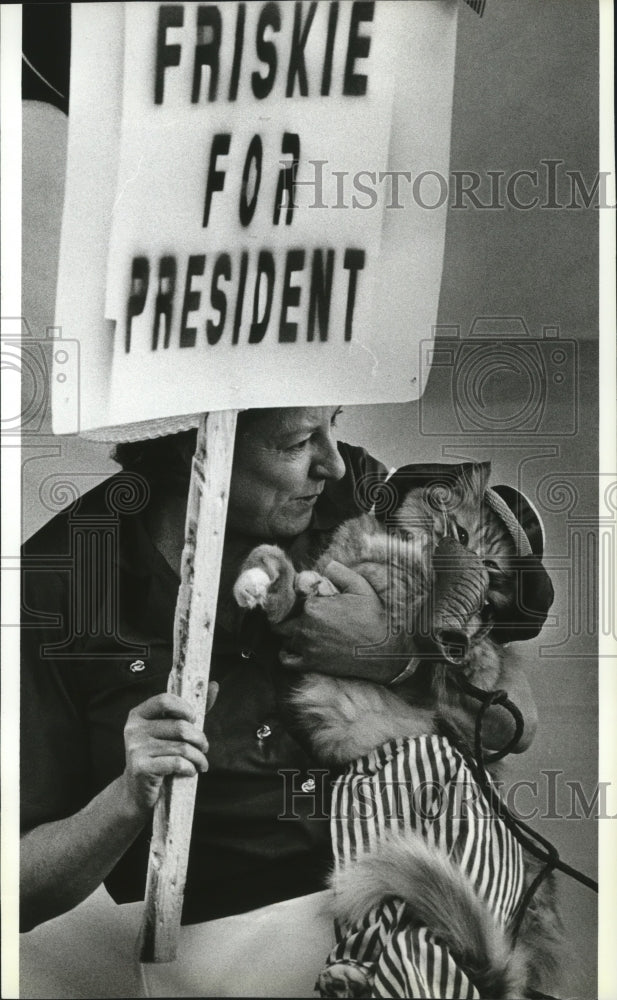 1992 Press Photo Linda Bruce &amp; her cat Friske at Pet Costume Contest at NW Seed - Historic Images