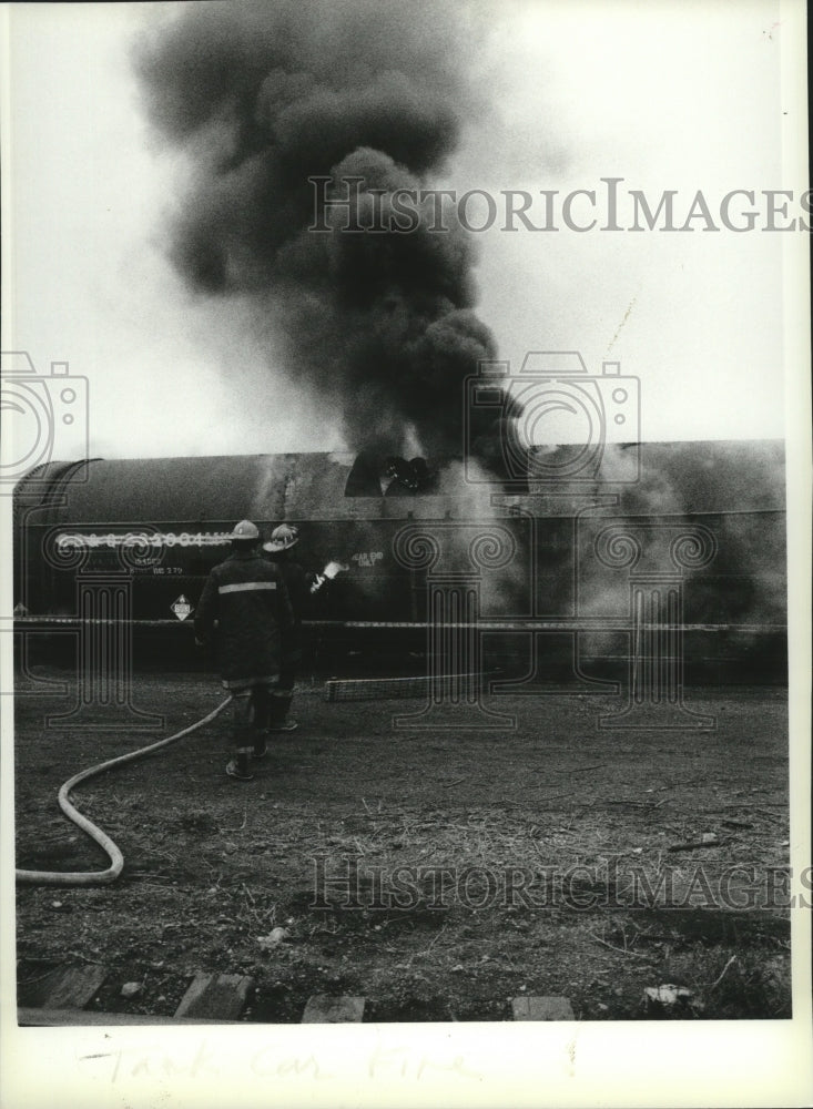1984 Press Photo Firefighter hose down fire on a steel tube - spa61347 - Historic Images