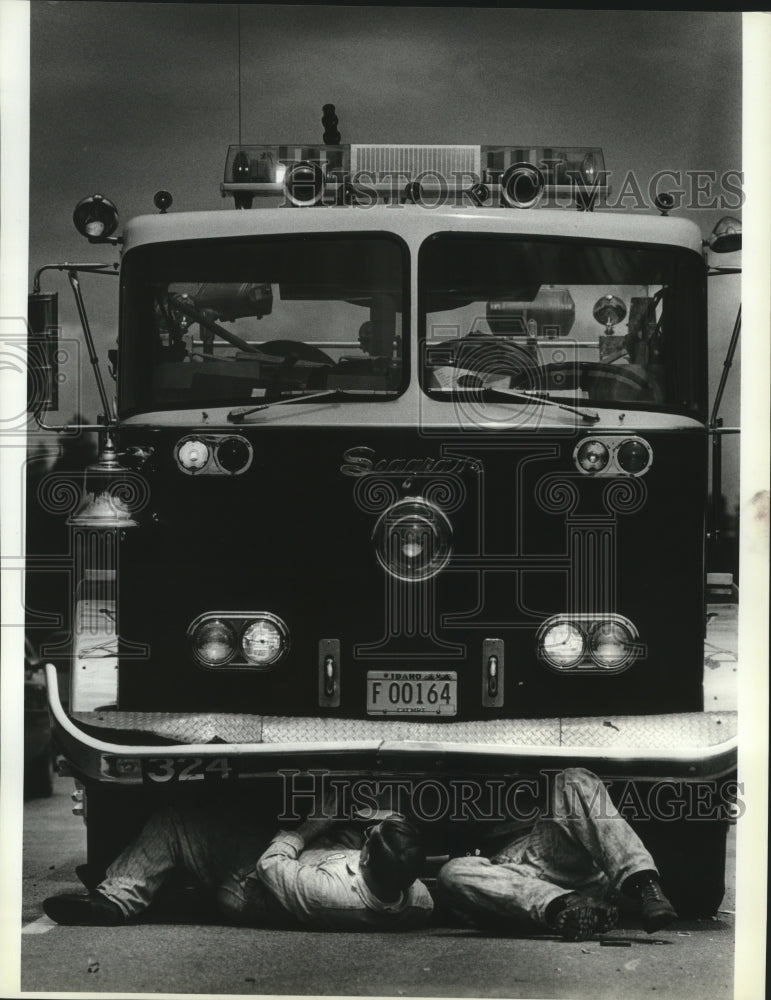 1988 Press Photo Coeur d'Alene fire mechanics Harley Fredrick & Warren Hailey - Historic Images
