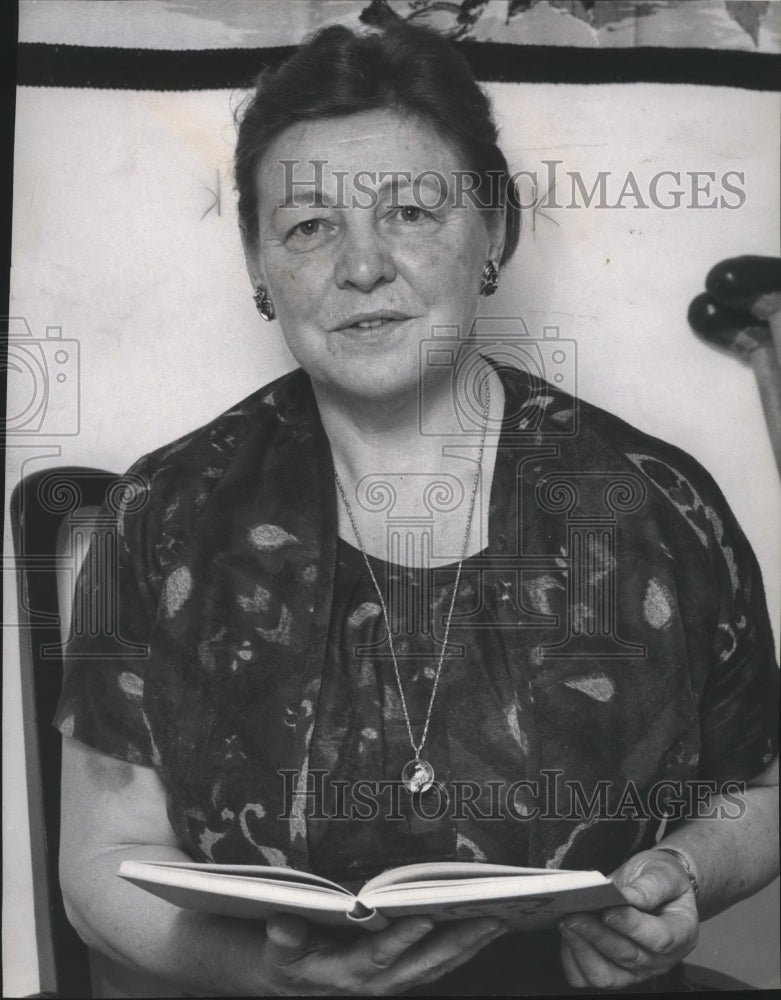 1964 Press Photo Mary Adelaide Burchardi, German came to America via Nairobi - Historic Images