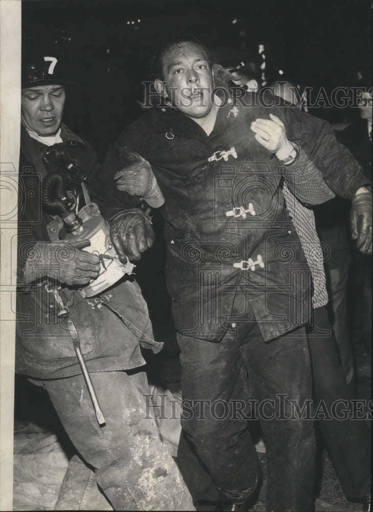 1966 Press Photo Max Heuett carries Bruce Love at a fire scene - spa61746 - Historic Images
