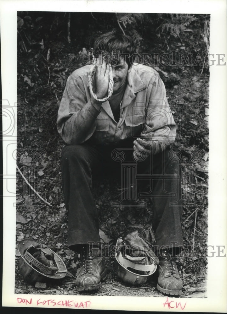 1988 Press Photo Forest Firefighter School trainee Don Kotschevar in Idaho fire - Historic Images