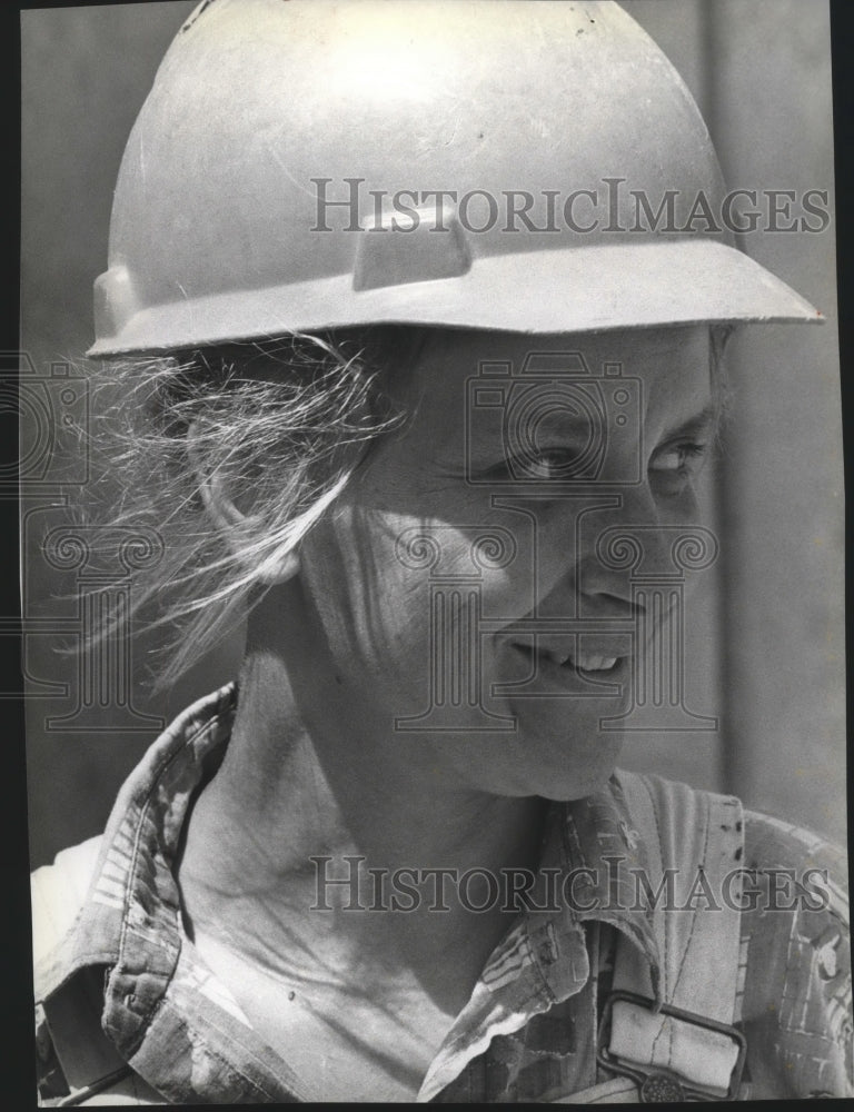 1980 Press Photo Carpenter Apprentice Margaret Brodaczyuski - spa61834 - Historic Images