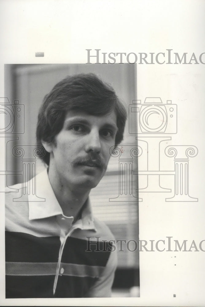 1977 Press Photo Dentist-Dr. James Ohman - Historic Images