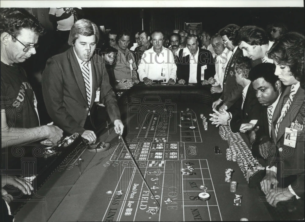 1984 Press Photo Las Vegas gambling scene - spa62166 - Historic Images