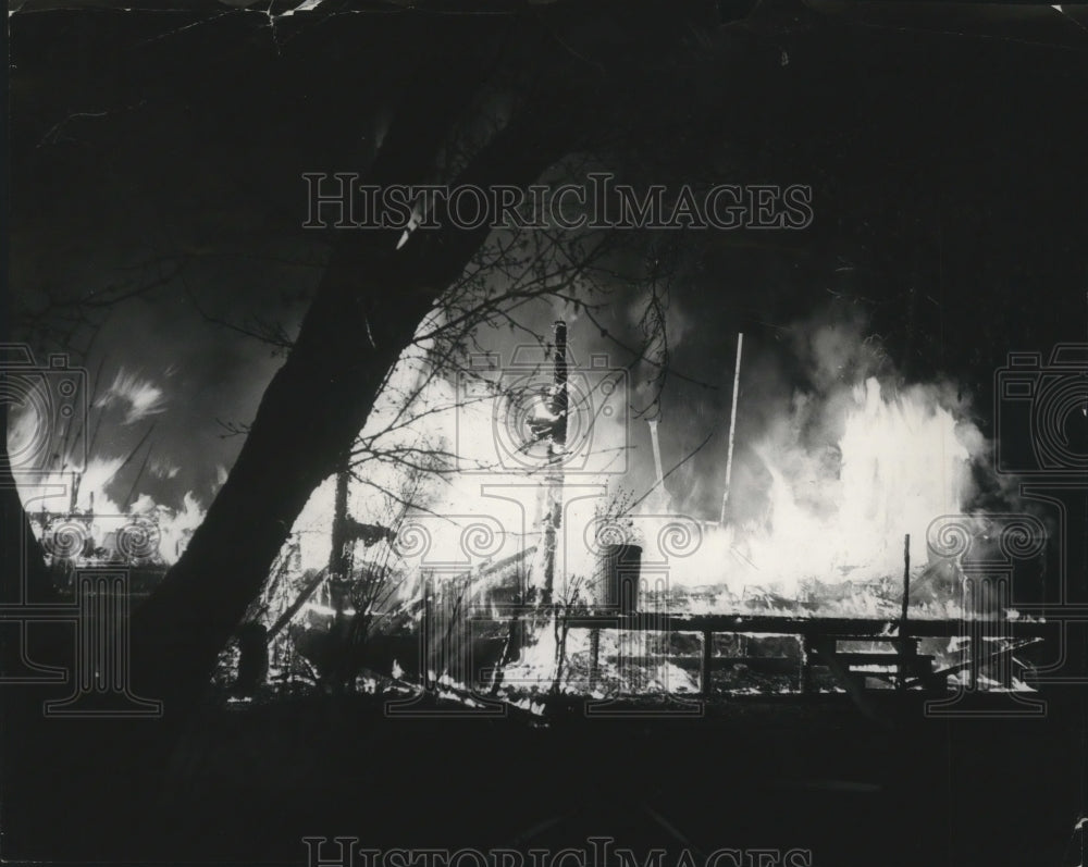 1966 Press Photo four people escaped the house which was leveled by fire - Historic Images