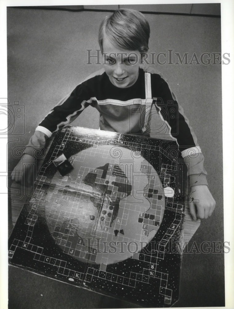 1985 Press Photo Trevor Blackmen holds up a board game - spa62640 - Historic Images