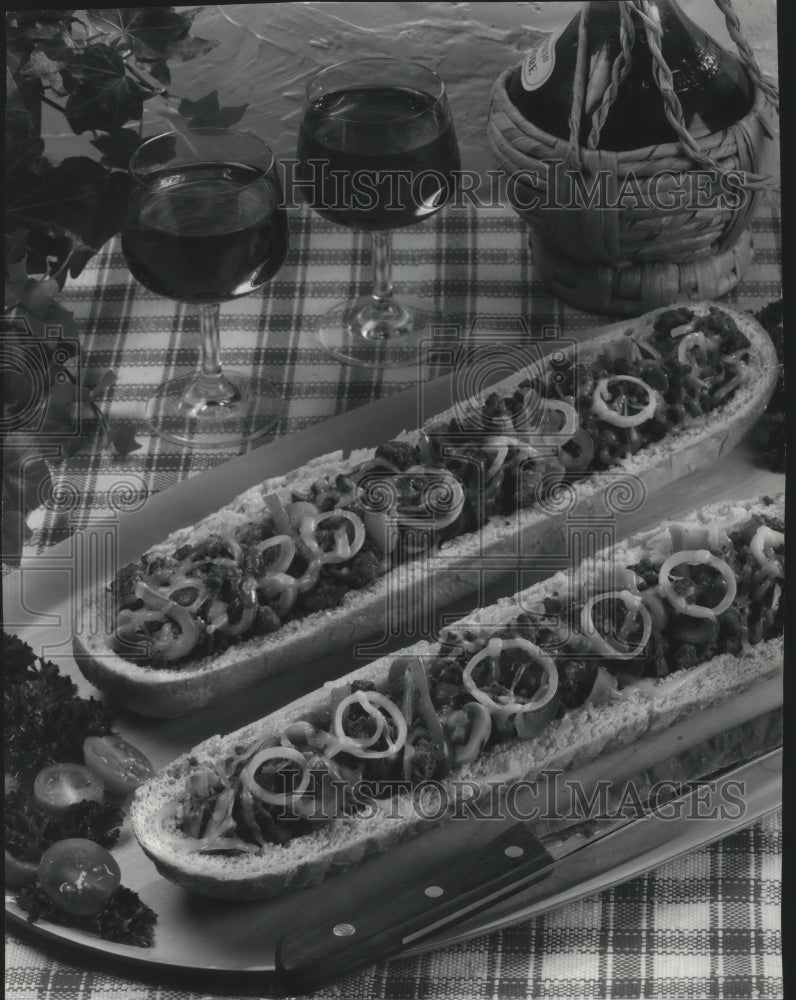 1982 Press Photo Bread with beef stuffing from National Livestock & Meat Board - Historic Images