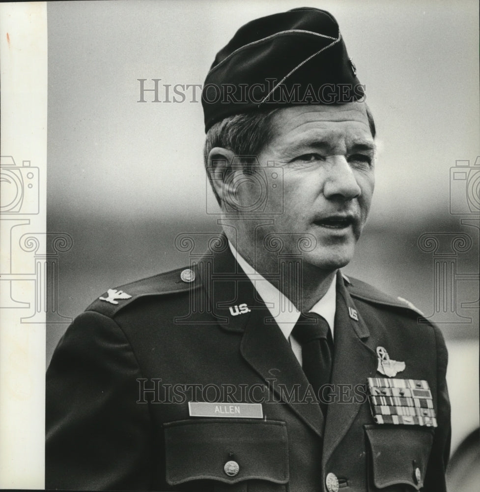 1984 Press Photo Fairchild Air Force Base personnel-Col. John Allen, Jr. - Historic Images