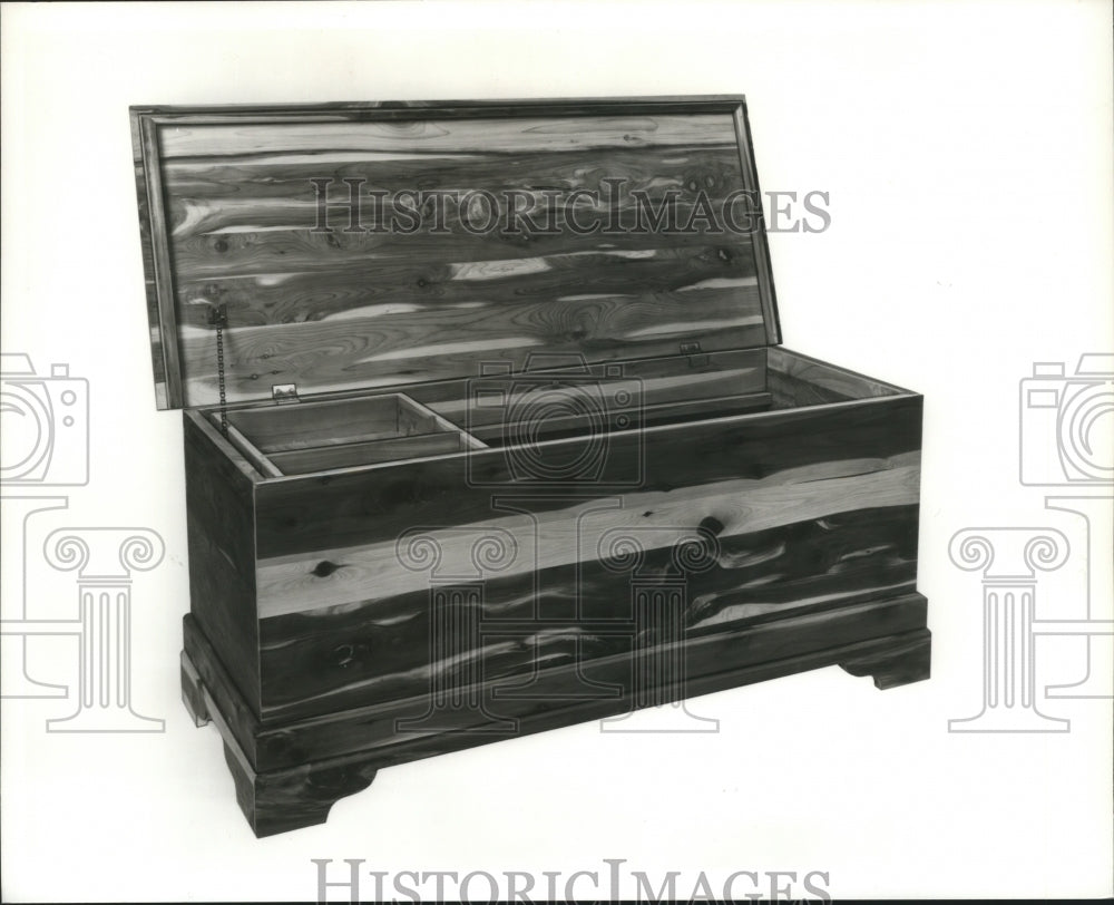 Press Photo Wooden Hope Chest - Historic Images