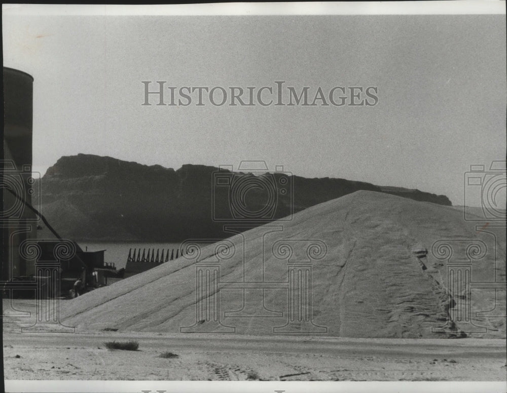 1975 Ground stored wheat at Port Kelly-Historic Images