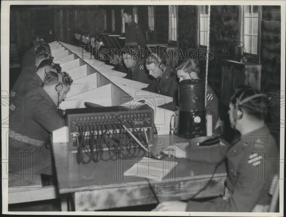 1937 Telephone and radio operators at Fort Wright Historic Images