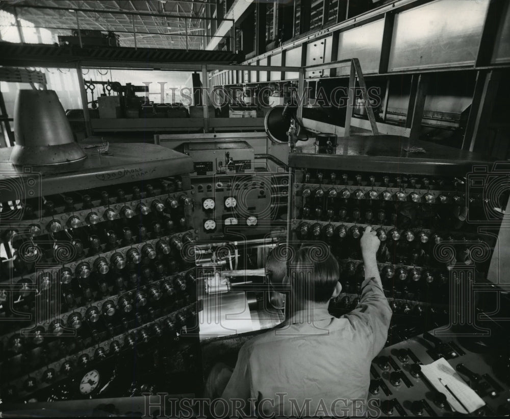 Press Photo Control Special Equipment Trentwood Works - spa68460 - Historic Images
