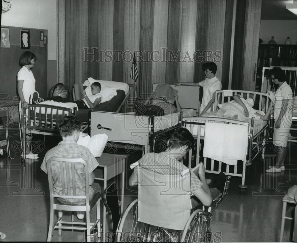 1967 Press Photo Shrine Hospital. Hospital, school, and home under one roof - Historic Images