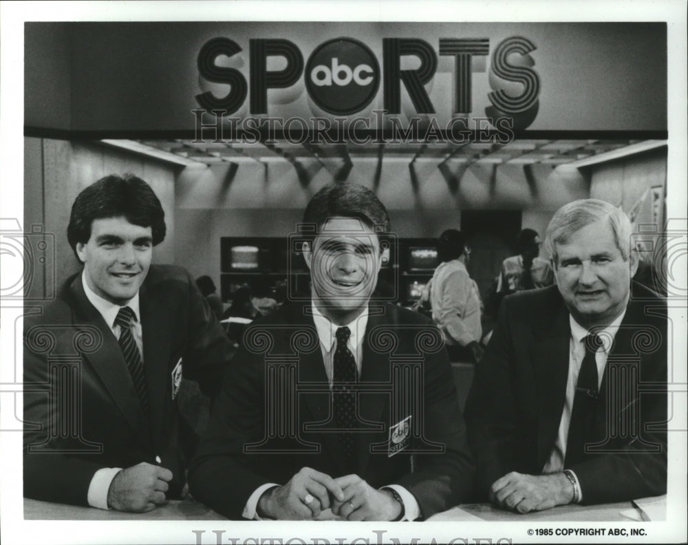 1985 Press Photo Doug Flutie, Jim Lampley host ABC's College Football Today - Historic Images