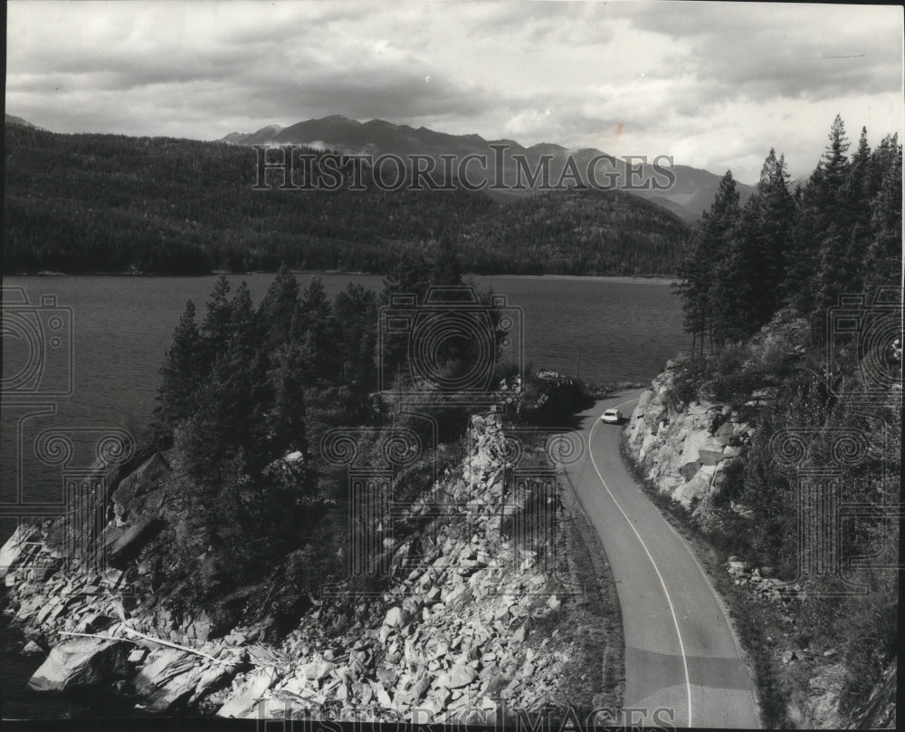 1972 Press Photo Road along Kootenay Lake, British Columbia - spa69336 - Historic Images